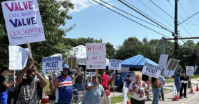 Members of L&M Hospital Unions United picket outside their facility on August 24 (credit CT Insider)
